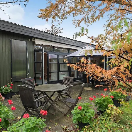3 Bedroom Awesome In Stevns Feriehus
